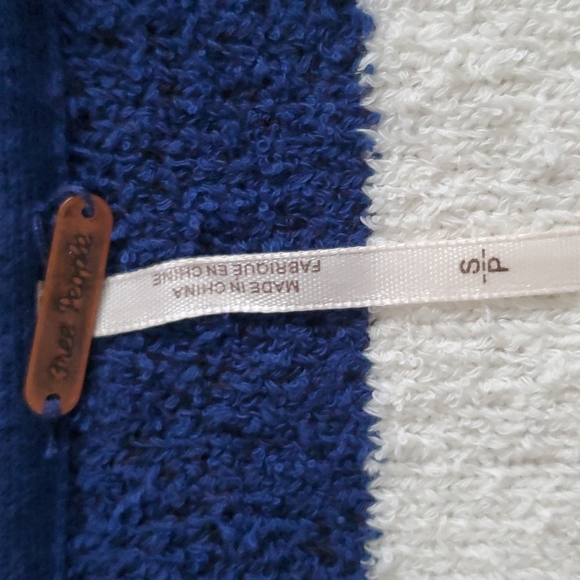 Women's Free People crop sweater small - Picture 2 of 3